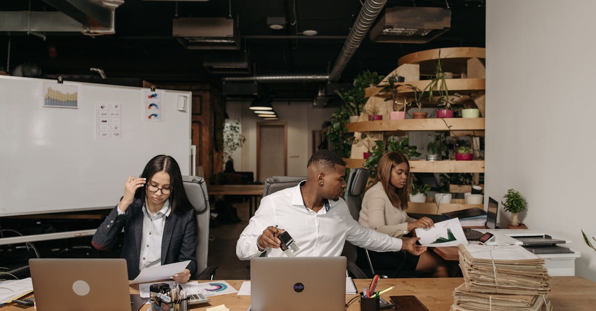 Vx批发小号：实名制账号支持维权，还是限制人权？